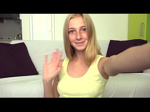 ❤️ Quand je m'ennuie, je me masturbe paresseusement ma chatte rose ❌ Super sexe at us