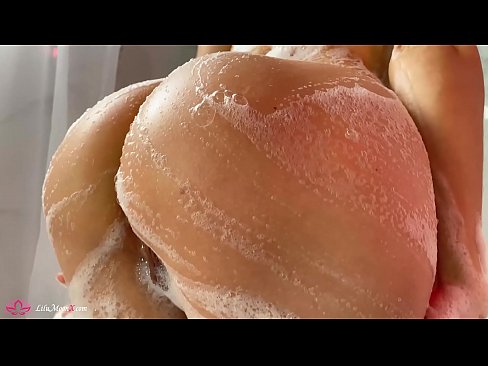 ❤️ Une brune masturbe sa chatte avec un vibrateur jusqu'à un orgasme intense sous la douche. ❌ Super sexe at us