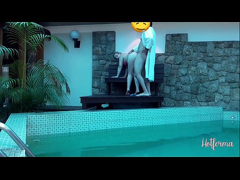 ❤️ Le patron invite la femme de chambre à la piscine, mais n'a pas pu résister à une chaude ❌ Super sexe at us