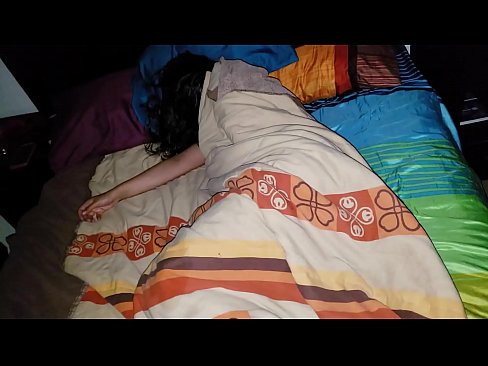 ❤️ Beau-fils réprimandant sa jeune belle-mère pendant qu'elle dort. ❌ Super sexe at us