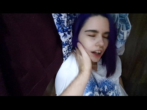 ❤️ J'ai trouvé ma soeur dans le placard et je l'ai aidée à jouir. ❌ Super sexe at us